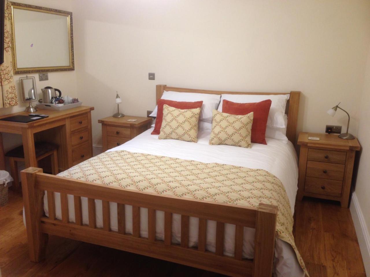Pontyclerc Farm House Bed And Breakfast Ammanford Exterior photo
